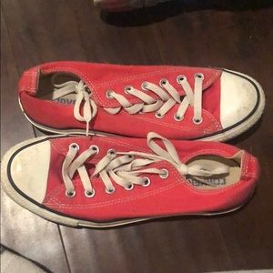 Light worn pink converse women’s 8